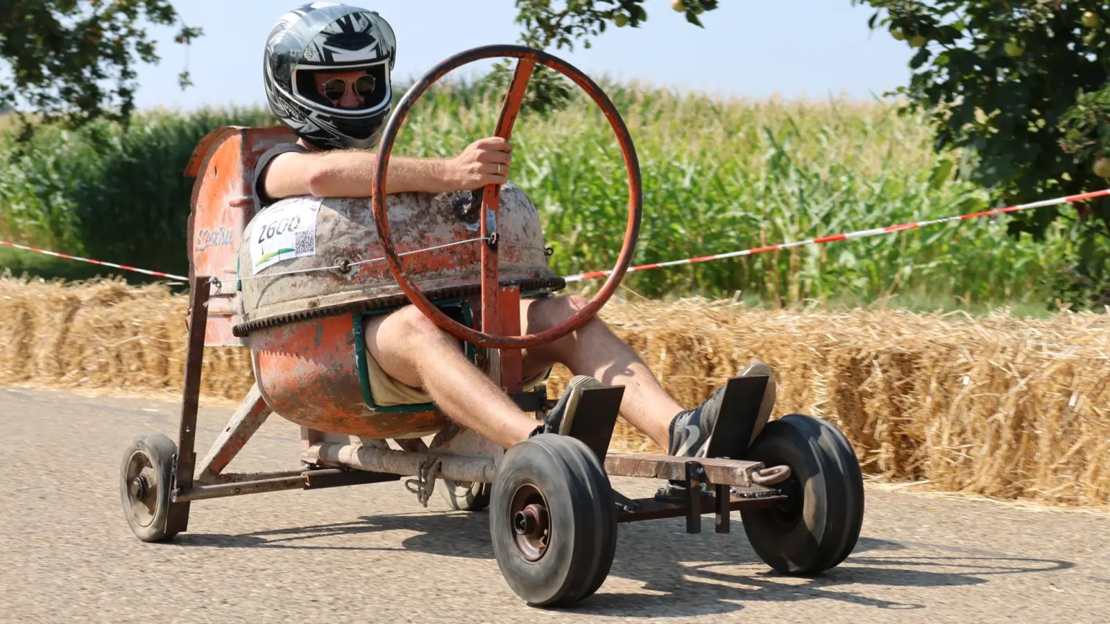 Von der Baumaschine zum Rennwagen: Beim Seifenkistenrennen sind kreative Ideen gefragt. Unser Foto entstand beim Rennen im vergangenen Jahr. (Foto: Friedrich Zinnecker)