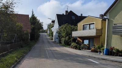 Vor dem Ausbau der Staatsstraße 2248 aus Richtung Burk müssen Kanal und Wasserleitung in Wieseth saniert oder erneuert werden. (Foto: Friedrich Zinnecker)