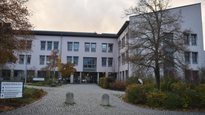 Die geplante Generalsanierung des Landratsamtes in Neustadt ist vom Tisch. (Foto: Ute Niephaus)