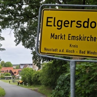 Der Neubau eines Wärmepufferspeichers sowie der Neubau einer landwirtschaftlichen Mehrzweckhalle in Elgersdorf wurden im Gemeinderat Emskirchen behandelt.  (Foto: Rainer Weiskirchen)