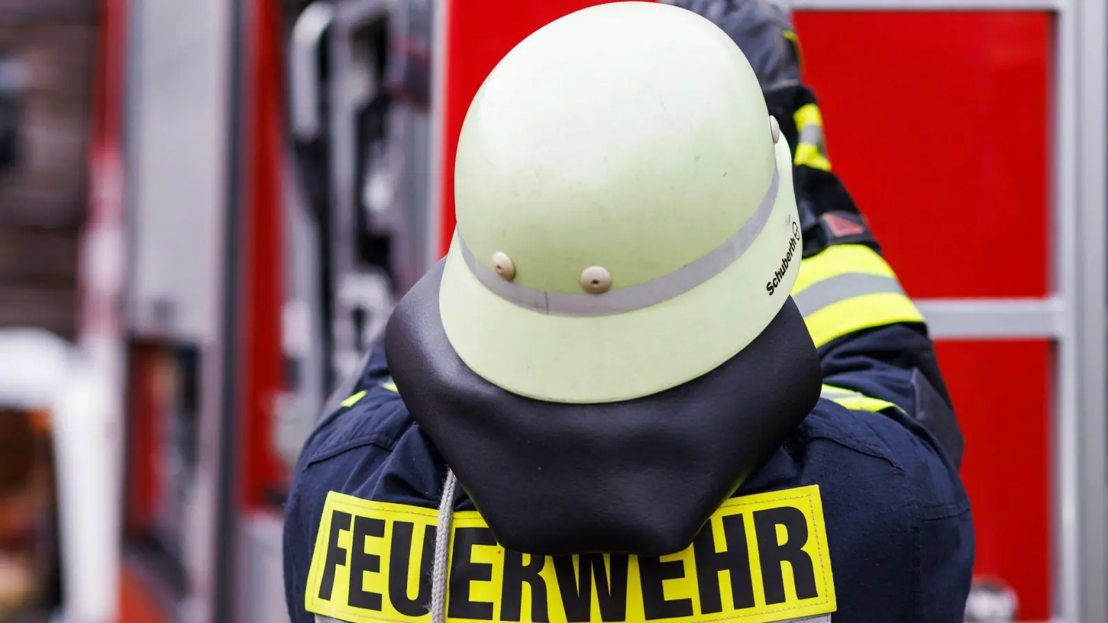 Die Feuerwehr wurde zu einem brennenden Wohnhaus gerufen. (Symbolbild) (Foto: Philipp von Ditfurth/dpa)