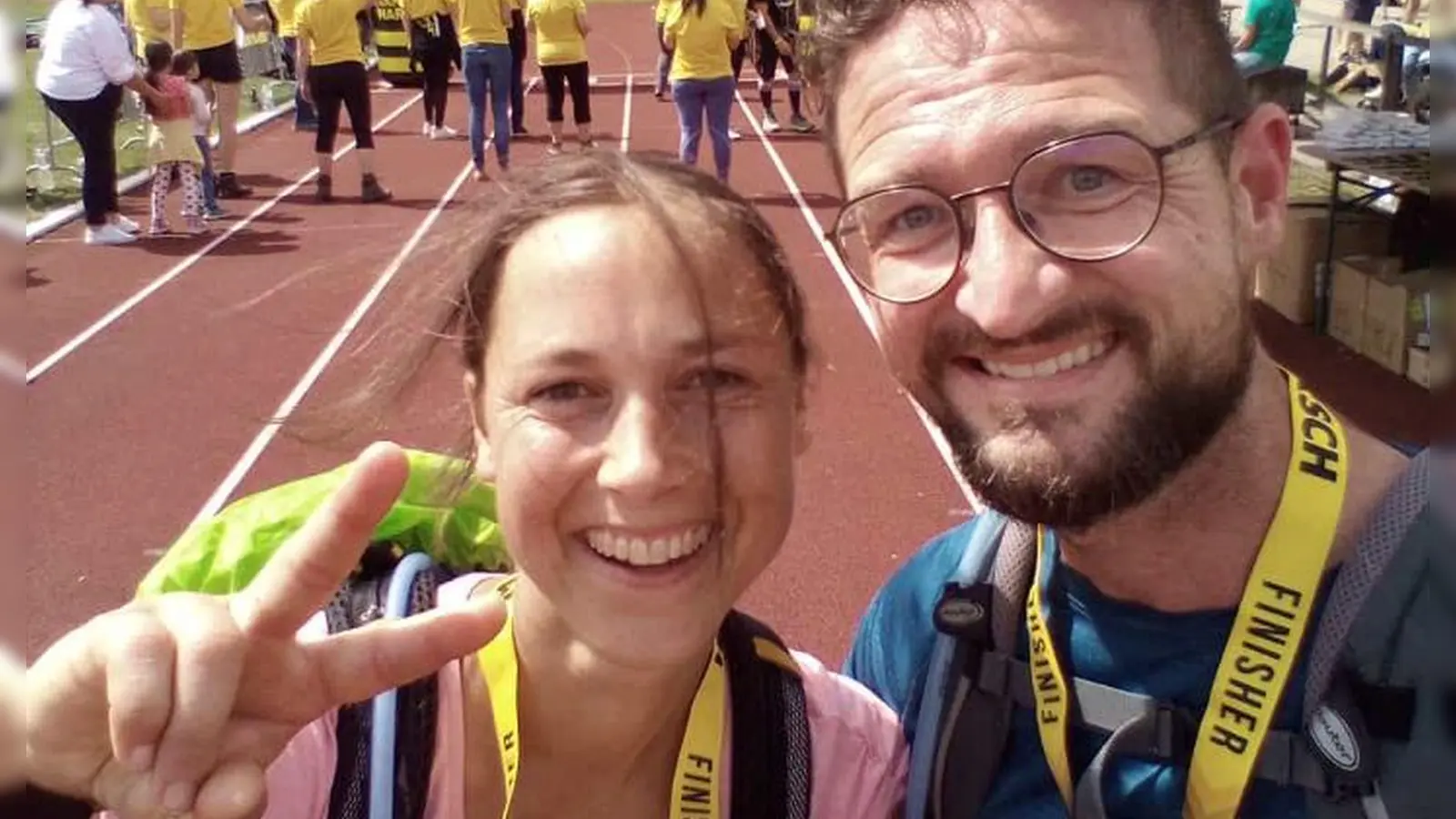 Glücklich nach dem 100-Kilometer-Mammut-Marsch im Münchner Umland: die „Finisher“ Julia Mader und Michael Zoller. (Foto: Selfie)