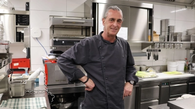 Alexander Hundt ist der neue Küchenchef im Hotel Goldene Rose. Kochen ist für ihn Teamarbeit. (Foto: Martina Haas)