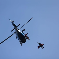 An der Bergung der Leiche war ein Hubschrauber beteiligt. (Symbolbild) (Foto: Matthias Bein/dpa)