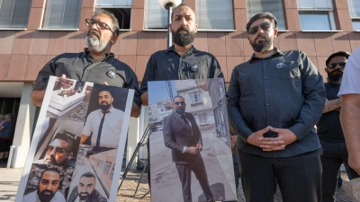 Die Familie des Opfers forderte vor Prozessbeginn „Gerechtigkeit“. (Foto: Boris Roessler/dpa)