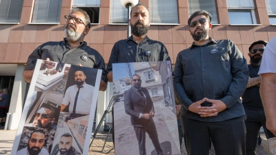 Die Familie des Opfers forderte vor Prozessbeginn „Gerechtigkeit”. (Foto: Boris Roessler/dpa)