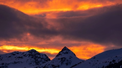 Sonnenuntergang im Skigebiet. (Foto: Jens Büttner/dpa)