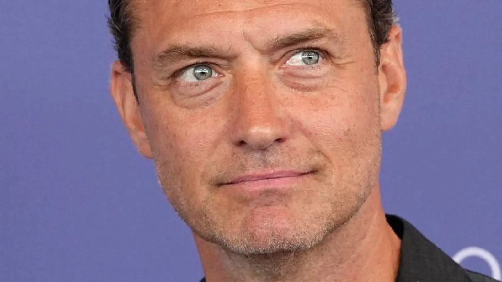 Auch im vergangenen Jahr kam Jude Law mit einem Film nach Venedig (Archivbild).  (Foto: Gian Mattia D'Alberto/LaPresse via ZUMA Press/dpa)