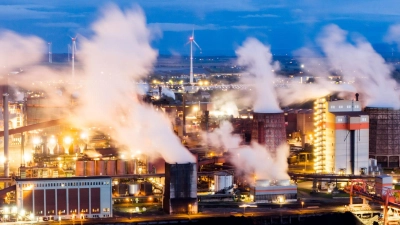 CO2-Leitungen sollen wichtige Industriestandorte anbinden. (Archivbild)  (Foto: Julian Stratenschulte/dpa)