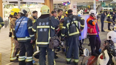 Mitten in Taipeh hat ein Mann mit Rauchgranaten und einem Messer Menschen angegriffen.  (Foto: Uncredited/kyodo/dpa)