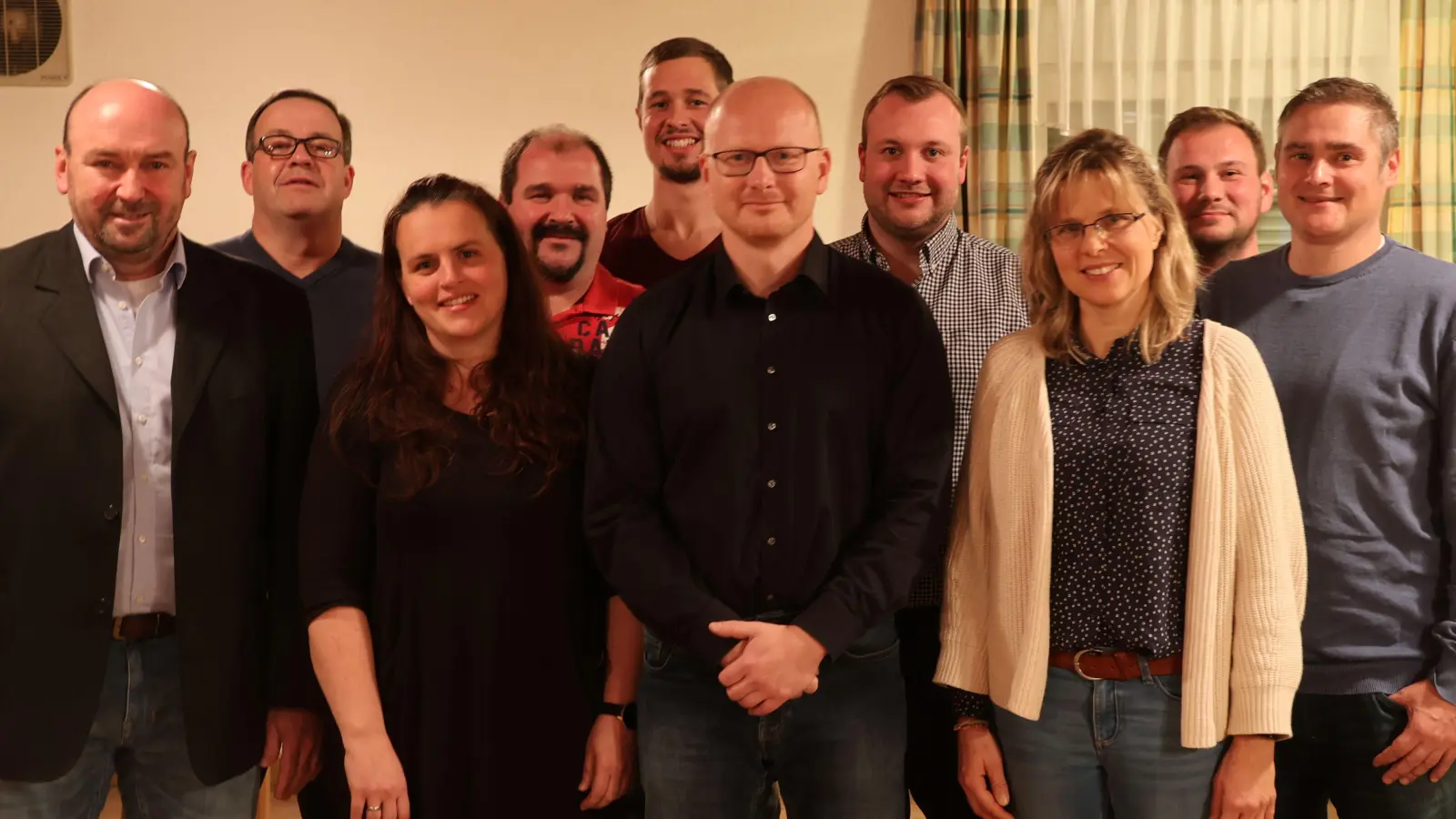 Lars Schmidt (vorne, Mitte) bewirbt sich um das Bürgermeisteramt in Baudenbach und steht auch auf Platz 1 der Ratsliste. (Foto: Andreas Reum)