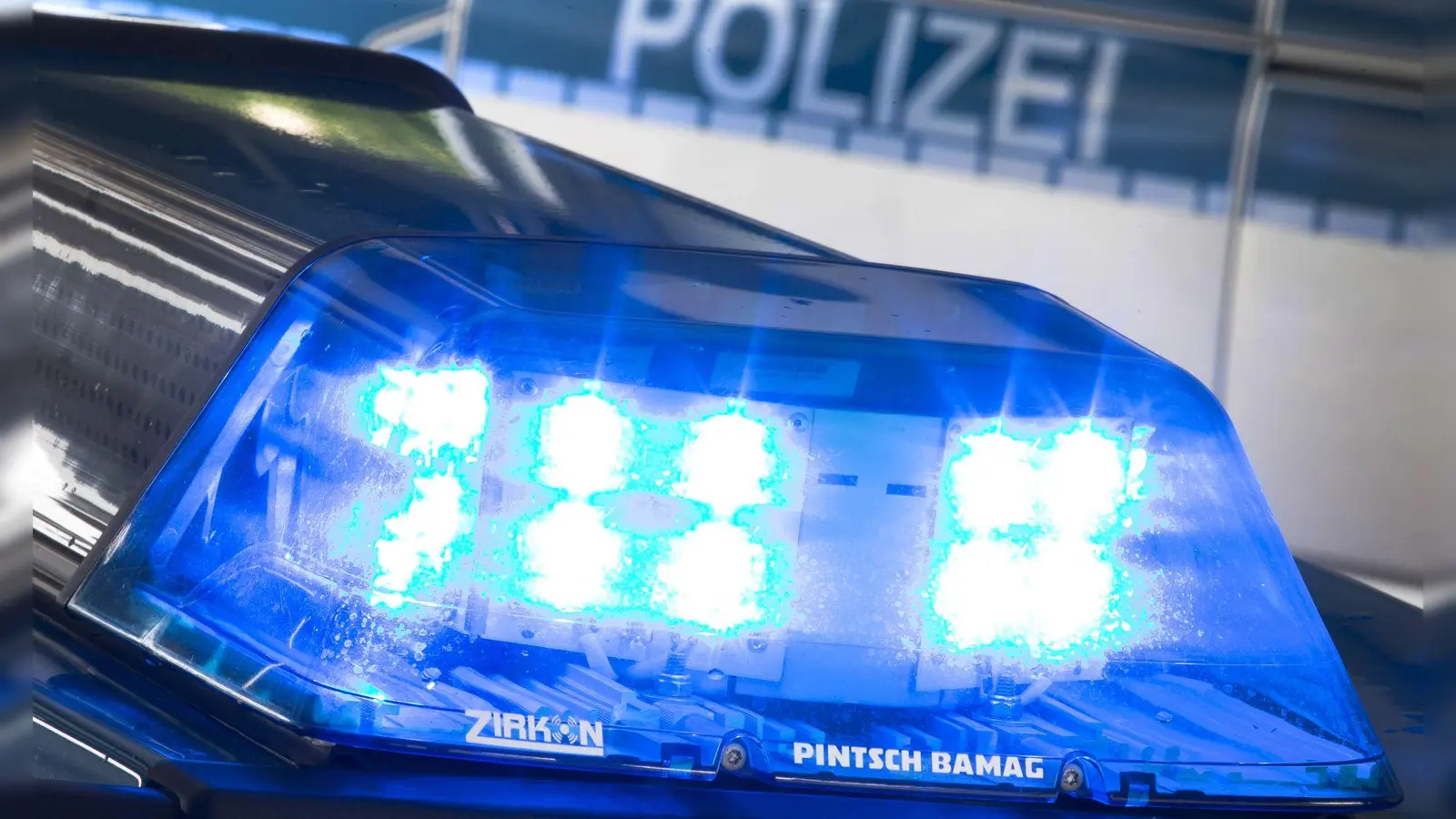 Aquaplaning auf der A70 hat zu einer Unfallserie in Unterfranken geführt. (Symbolbild) (Foto: Friso Gentsch/dpa)