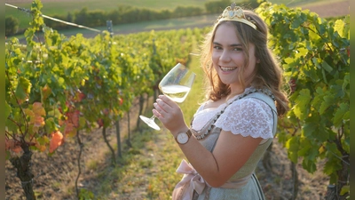 Die Ippesheimer Weinprinzessin Julia Schmidt wird das Fest am Samstag um 19.00 Uhr eröffnen.  (Foto: Privat)