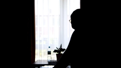 Im Tagesverlauf schwanken die Symptome eines Delirs und verschlimmern sich oft in den Abendstunden. (Foto: Sina Schuldt/dpa/dpa-tmn)