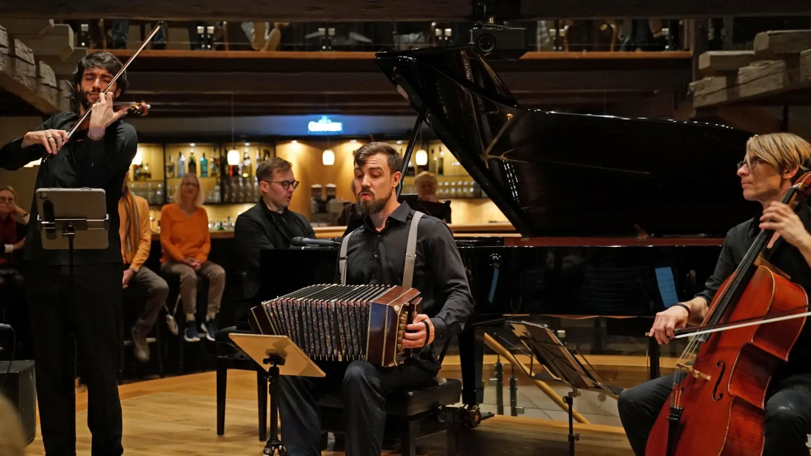 Brachte den Tango Argentino nach Uffenheim: das Cuarteto SolTango, Thomas Reif, Martin Klett, Andreas Rokseth und Karel Bredenhorst (von links). (Foto: Elke Walter)