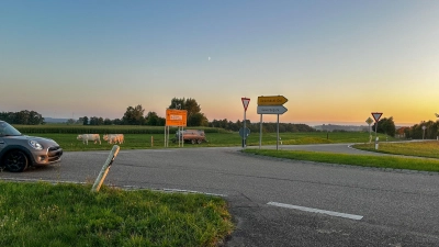 Die Einmündung der Wassertrüdinger Straße in die Staatsstraße 2218 in Richtung südlicher Kreisverkehr. Dieser Streckenabschnitt soll künftig zur Bundesstraße aufgestuft werden. Die Baufreigabe für die Ortsumgehung hängt noch davon ab, ob es das Projekt schafft, in den Bundeshaushalt 2026 aufgenommen zu werden. (Foto: Martina Haas)