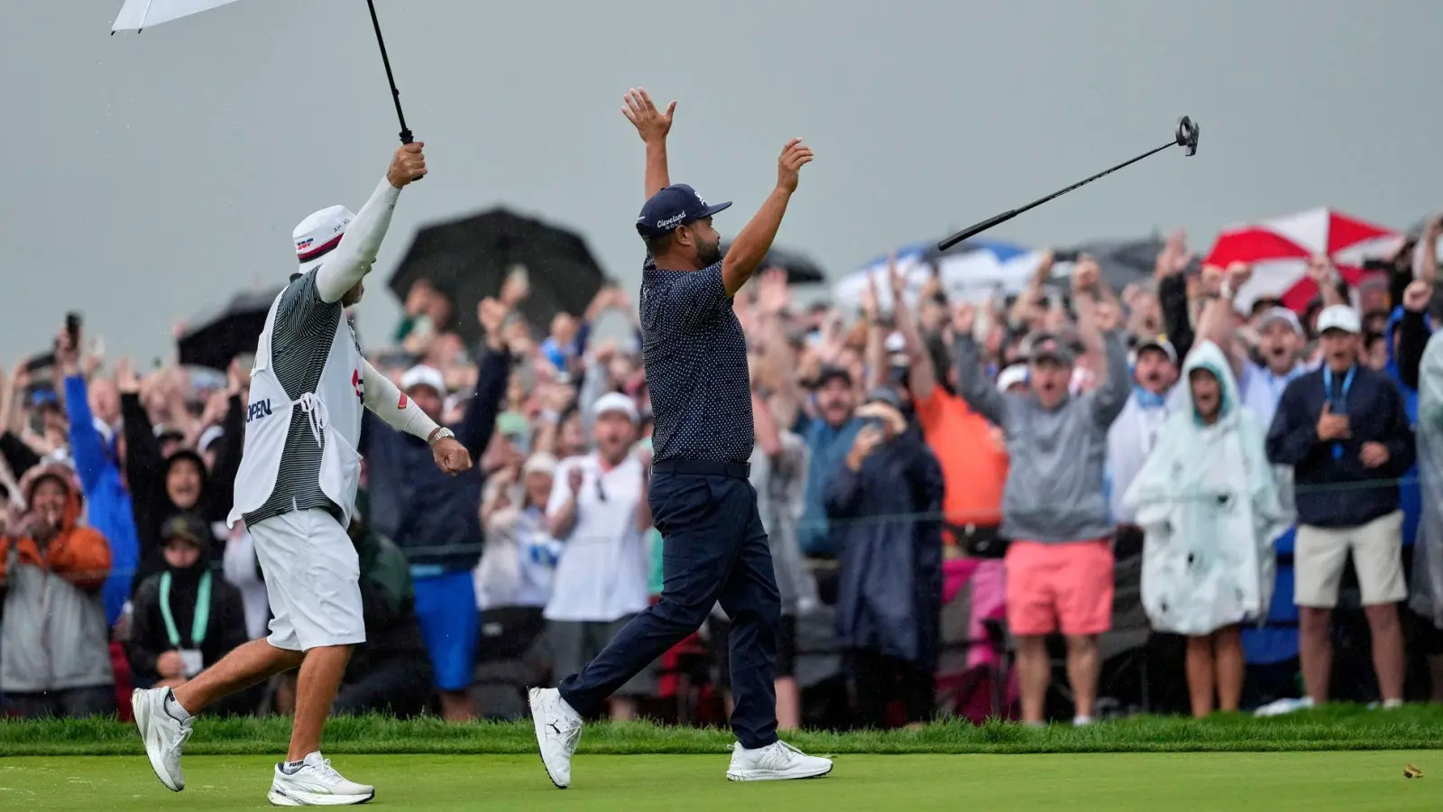 Spaun jubelt nach dem 20-Meter-Putt zum Sieg. (Foto: Carolyn Kaster/AP/dpa)