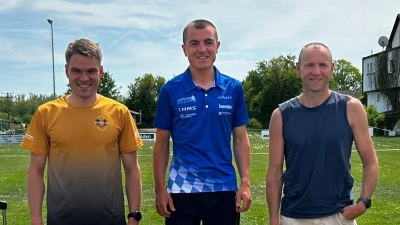 Die Gesamtsieger des Hauptlaufes, von links: Theodor Schell, Florian Koch und Jürgen Wittmann. (Foto: Daniela Schnepf)