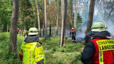 Nordöstlich der B8 - zwischen Diebach und Hambühl - gab es einen Waldbrand. Die Feuerwehr löschte ihn in einer Stunde. (Foto: Rainer Weiskirchen)