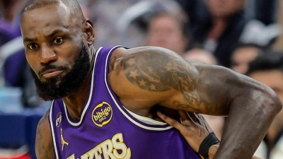 LeBron James (links) führte die Lakers zu einem Sieg bei den Warriors. (Foto: Carlos Avila Gonzalez/San Francisco Chronicle/AP/dpa)