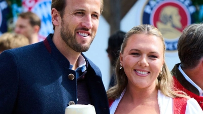  Harry Kane und seine Frau beim Besuch des Okterberfests. (Foto: Sven Hoppe/dpa)