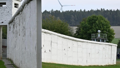In Mödlareuth sind noch Teile der Mauer zu sehen. (Archivbild) (Foto: Martin Schutt/dpa)