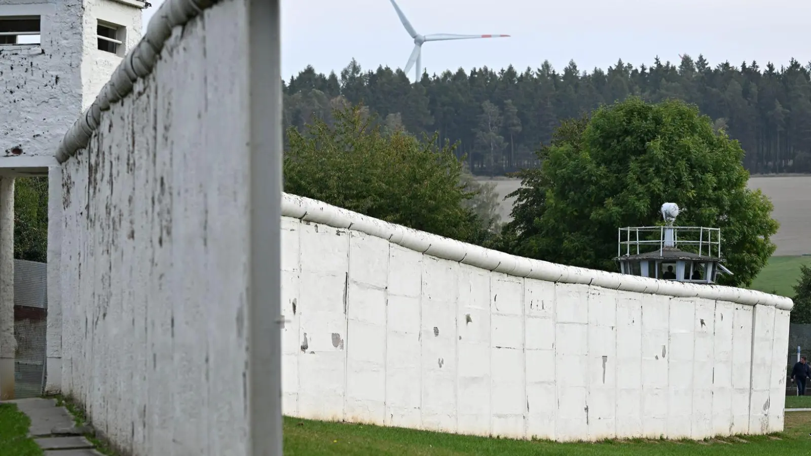 In Mödlareuth sind noch Teile der Mauer zu sehen. (Archivbild) (Foto: Martin Schutt/dpa)