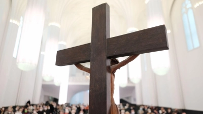 In der Universitätskirche Paulinum findet ein Gottesdienst statt. (Foto: Sebastian Willnow/dpa)