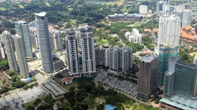 Skyline von Kuala Lumpur: Reisende nach Malaysia müssen sich ab sofort über die sogenannte Malaysia Digital Arrival Card innerhalb von 72 Stunden vor der Einreise elektronisch registrieren. (Foto: Michael Juhran/dpa-tmn)