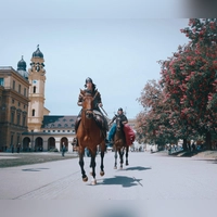 Kratzers Inszenierung setzt auch auf Video-Einspielungen. (Foto: Braun, Dahl, Bebi/Bayerische Staatsoper/dpa)