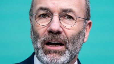  Aus der Sicht von CSU-Vize Manfred Weber sollte man nach der nächsten Europawahl im Jahr 2029 das Amt der Kommissionspräsidentin zusammenführen mit dem Ratspräsidenten. (Archivbild) (Foto: Michael Kappeler/dpa)