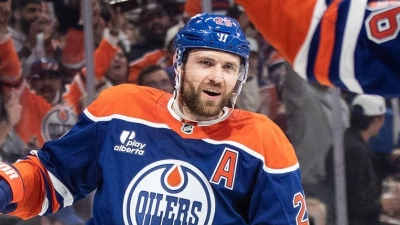 Leon Draisaitl (links) hat das 400. NHL-Tor seiner Karriere erzielt.  (Foto: Jason Franson/The Canadian Press/dpa)