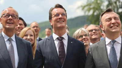 Als sei nichts gewesen: Merz, Wüst und Ziemiak. (Foto: Oliver Berg/dpa-Pool/dpa)