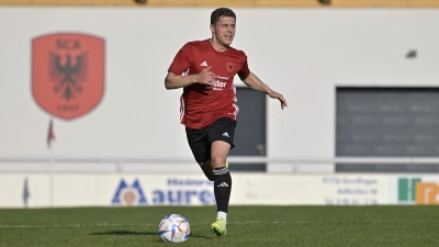 Daniel Holzmann (hier in einem anderen Spiel) brachte Aufkirchen mit einem Fernschuss in Führung. (Foto: Martin Rügner)