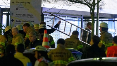 Am Luisenhospital gab es einen Großeinsatz von Polizei und Feuerwehr. (Foto: Henning Kaiser/dpa)