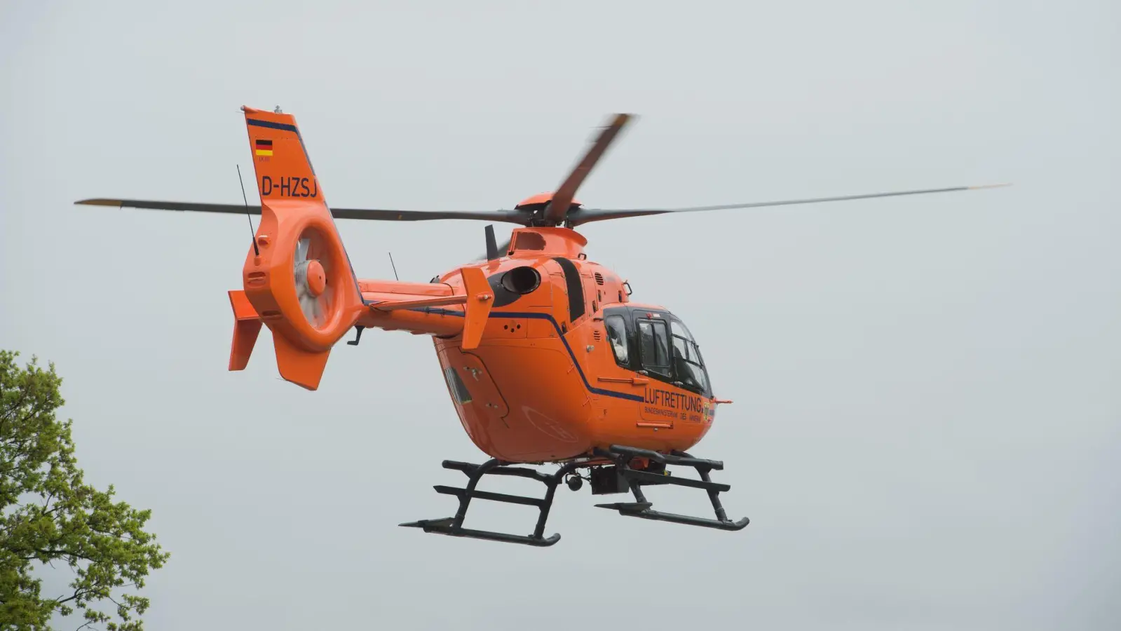 Auch ein Rettungshubschrauber war im Einsatz. (Symbolbild) (Foto: Stefan Sauer/dpa-Zentralbild/dpa)