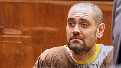 Nick Reiner bei seiner Anklageverlesung: Er plädierte auf „nicht schuldig“. (Foto: Chris Torres/Pool EPA/AP/dpa)