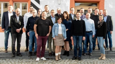 Zehn amtierende Stadtratsmitglieder und zehn „Neue” kandidieren für CSU und Freie Wähler in Leutershausen. (Foto: Julia Ploch)