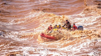 Nasse Kleidung, kreischende Passagiere – nur der Guide bleibt gelassen: „Don’t worry!“ (Foto: Patrick Rojo/Tourism Nova Scotia/dpa-tmn)