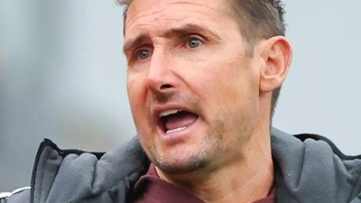 Trainer Miroslav Klose erlebt mit dem 1. FC Nürnberg derzeit eine höchst komplizierte Saison. (Foto: Daniel Karmann/dpa)