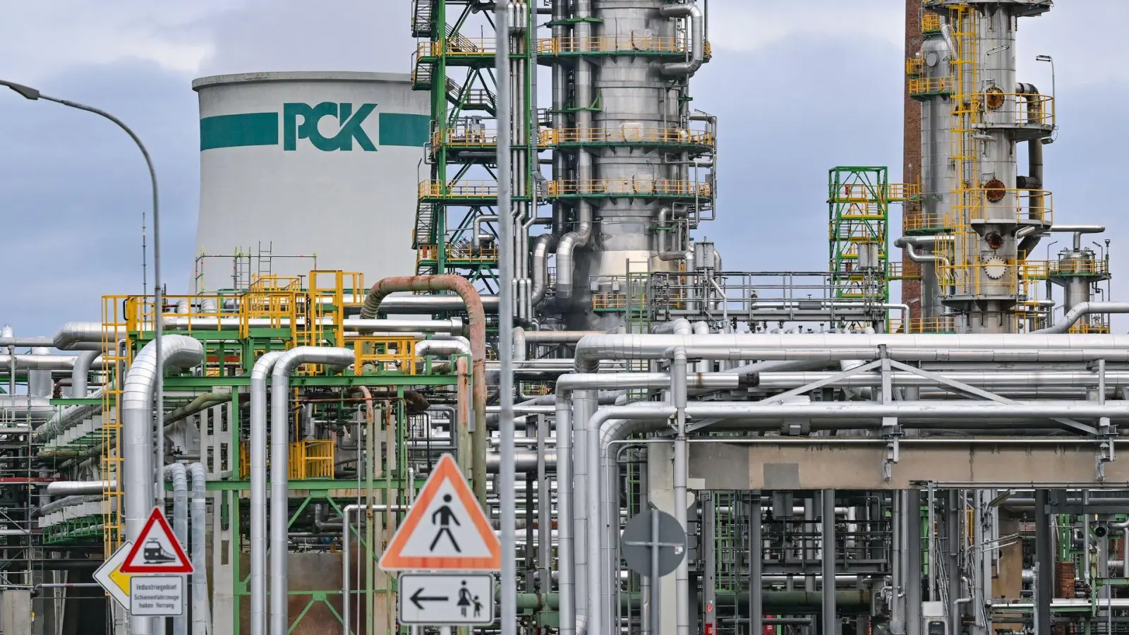 Gute Nachrichten für die Beschäftigten der PCK-Raffinerie in Schwedt. (Archivbild) (Foto: Patrick Pleul/dpa)