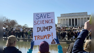 Proteste gegen die Regierung: „Rettet die Wissenschaft - Weg mit Trump!“ (Foto: Thomas Müller/dpa)