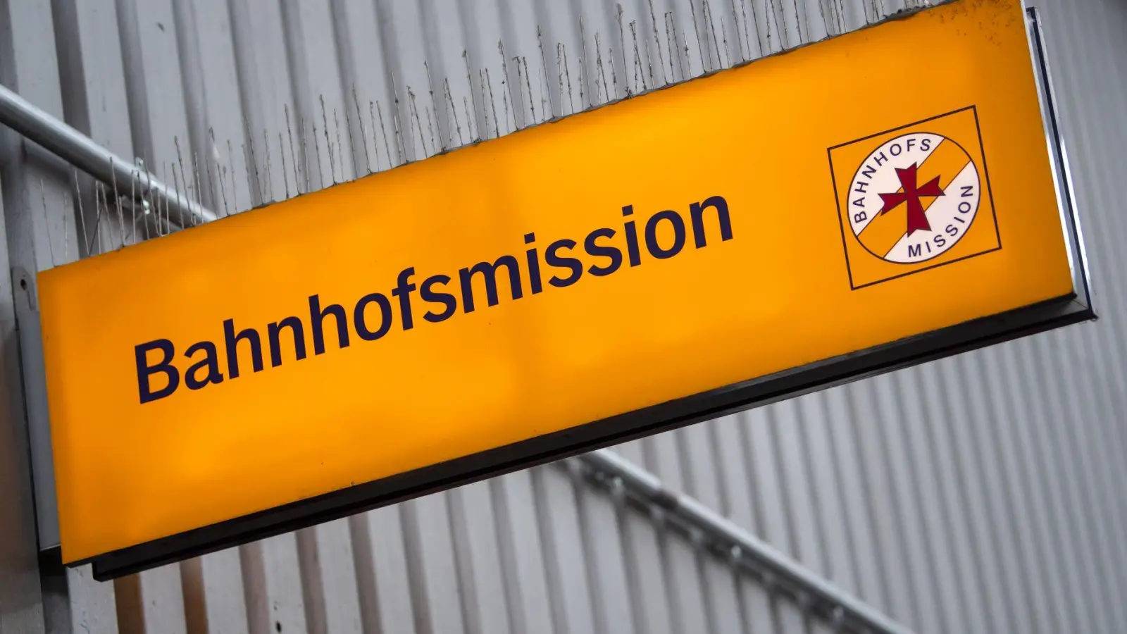 Die Hilfe der Bahnhofsmissionen in Bayern ist immer öfter gefragt. (Archivbild) (Foto: Sven Hoppe/dpa)