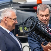 Bayerns Drohnenkompetenz- und -abwehrzentrum soll den Schutz vor Bedrohungen aus der Luft erhöhen. Die jüngsten Vofälle am Leipziger Flughafen zeigen, wie hoch die Bedrohungslage ist. (Archivbild) (Foto: Peter Kneffel/dpa)