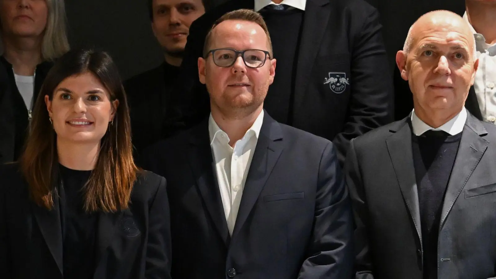Mit auf dem Gruppenfoto: DFB-Präsident Bernd Neuendorf. (Foto: Michael Brandt/dpa)