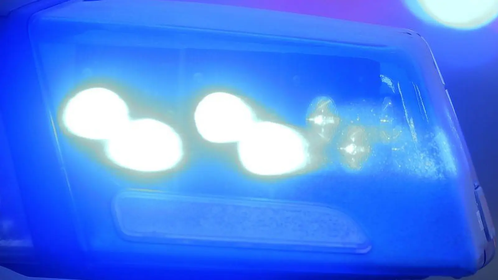 Nach dem Einbruch im Landkreis Amberg-Sulzbach ermittelt die Polizei gegen zwei 35 und 45 Jahre alte Männer sowie eine 36-jährige Frau. (Symbolbild) (Foto: Karl-Josef Hildenbrand/dpa)