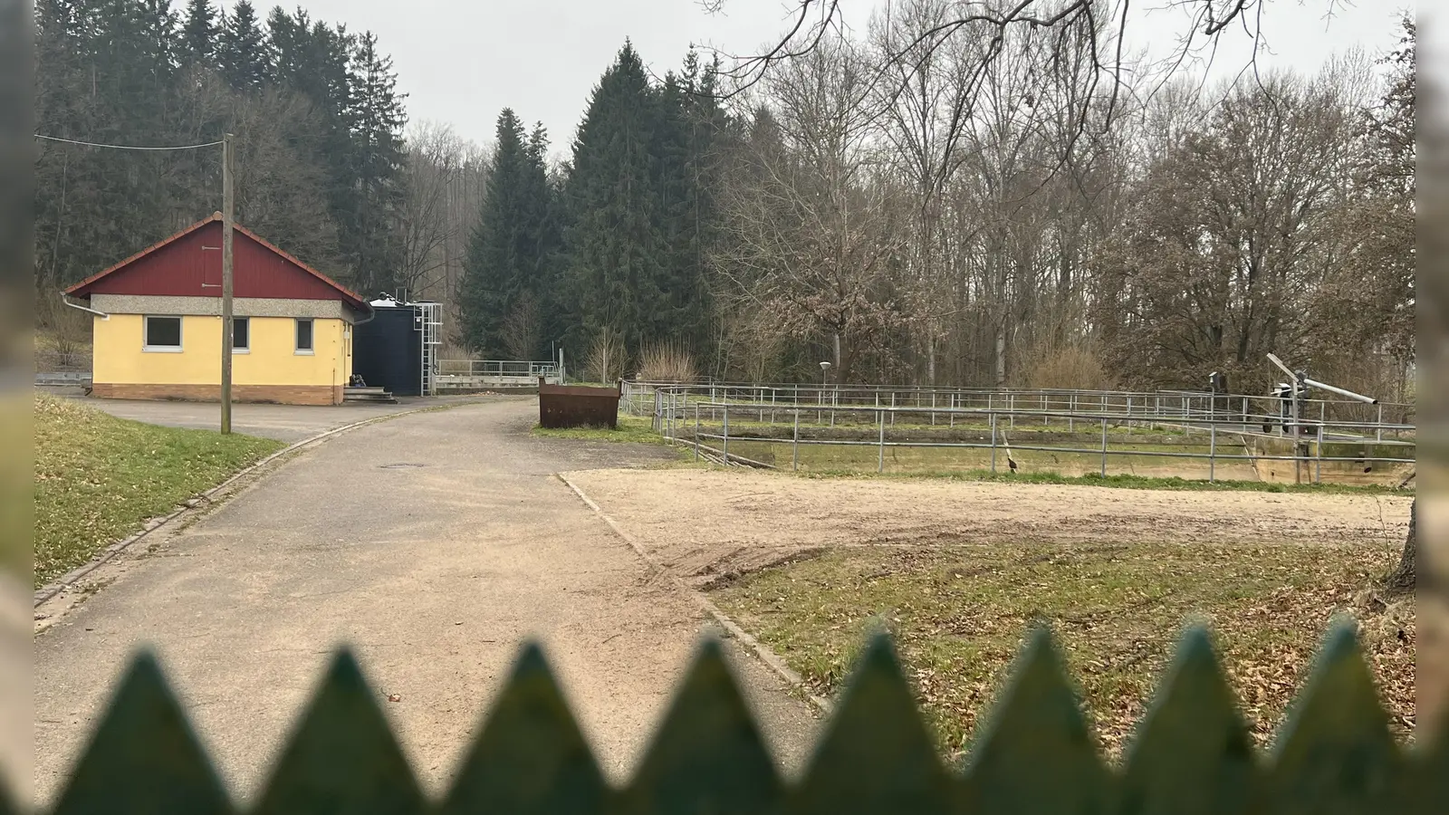 Bruckberg muss in den kommenden Jahren die Kläranlage sanieren oder den Anschluss an eine andere Kommune suchen. Die nötigen Investitionen prägen die mittelfristige Finanzplanung und werfen bereits im aktuellen Haushalt ihre Schatten voraus. (Foto: Yvonne Neckermann)