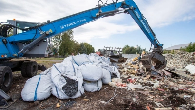 Die bayerischen Behörden mussten an die 300 Tonnen Müll aus Tschechien zurückholen lassen. (Archivlbild) (Foto: Pryèek Vladimír/CTK/dpa)
