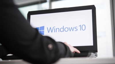 Vertrauter Anblick, der bei vielen bald Geschichte sein wird: Windows 10 wird im Herbst ausgemustert. (Foto: Robert Günther/dpa-tmn)
