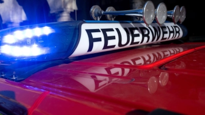Die Feuerwehr lässt den Brand in Lichtenfels kontrolliert abbrennen. (Symbolbild) (Foto: Sven Hoppe/dpa)